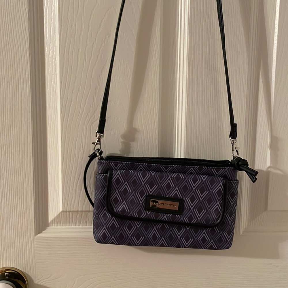 Jaclyn Smith small roomy crossbody, blue & white
